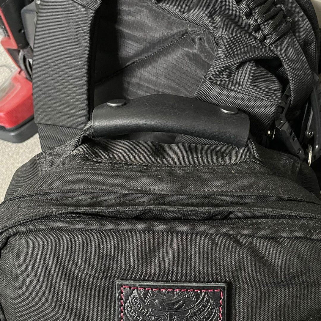 Luggage wrap grip